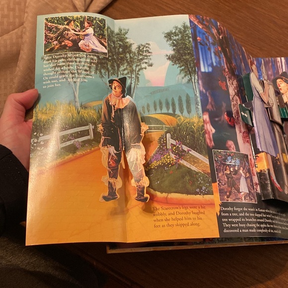 The Wizard of Oz ISBN 1-59117-058-0 Three Dimensional pop up Book - Picture 7 of 15